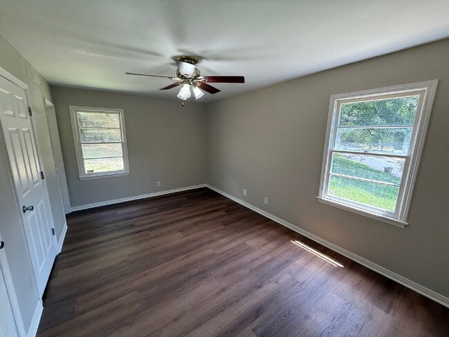 Building Photo - This beautifully updated home is ready for you! Recently freshly painted with new flooring, it of...