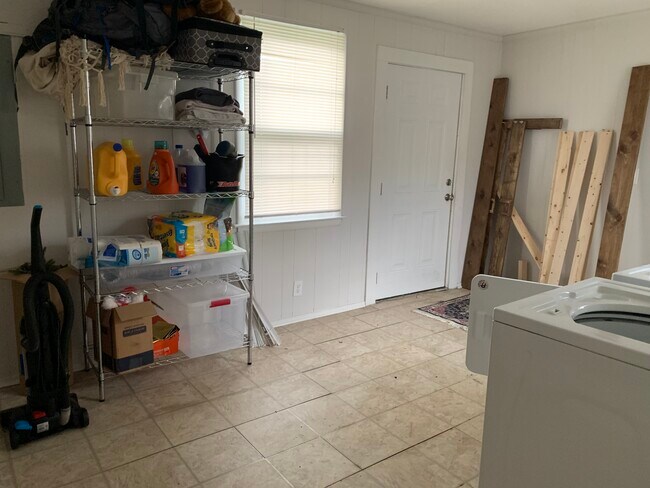 Building Photo - 513 19th Ave N