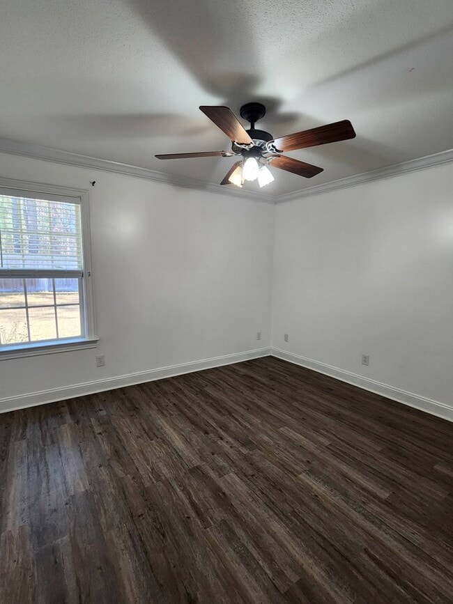 Building Photo - Spacious 4-Bedroom Home with Modern Upgrades in Valdosta