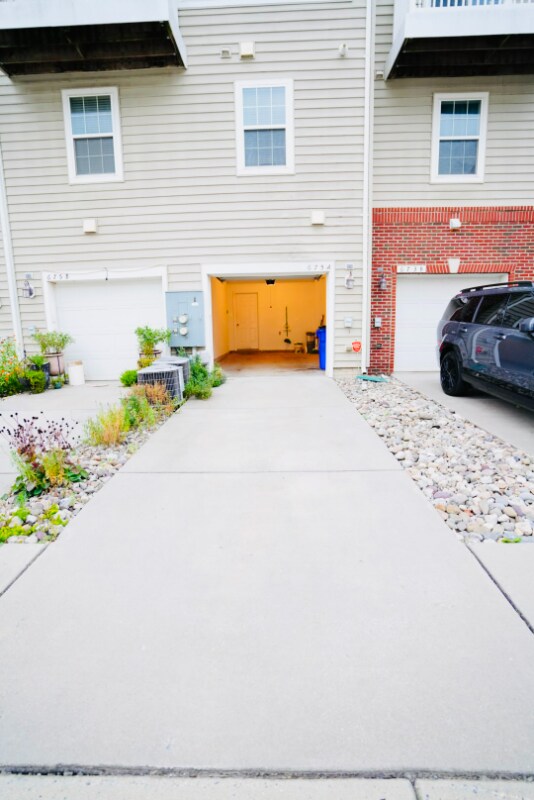 Building Photo - 675B E Church St