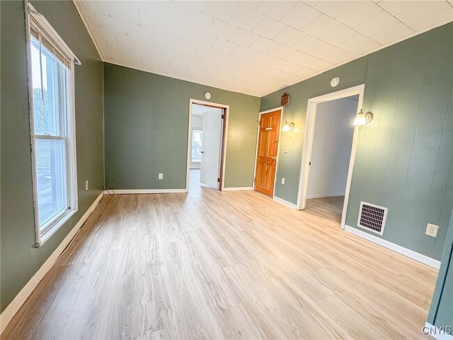 Building Photo - 10 Beach Ave