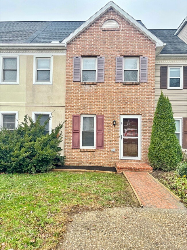 Building Photo - 4 Pheasant Ln