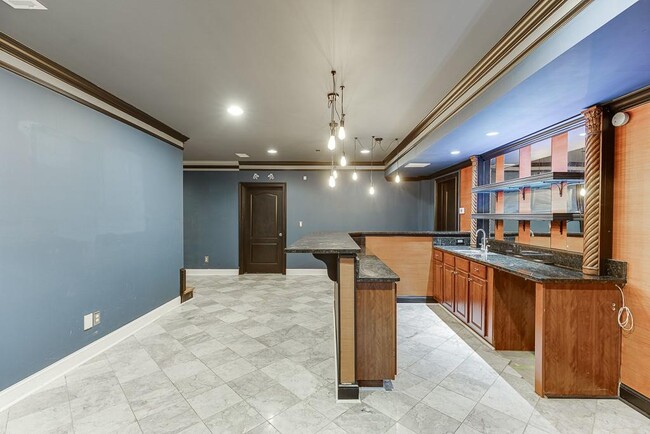 Building Photo - 940 Chateau Forest Rd