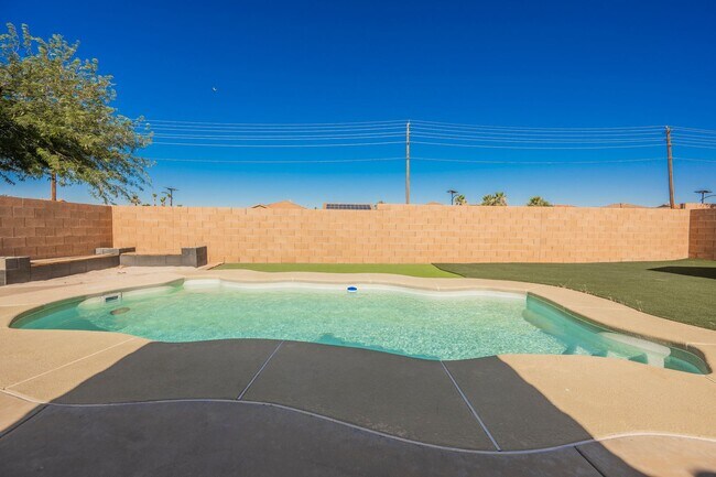 Building Photo - Henderson Single Story with Private Pool and RV Gate