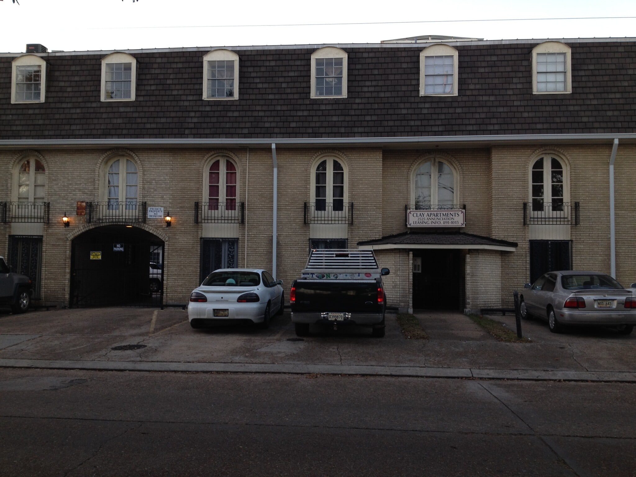 Front of Building - 2525 Annunciation St