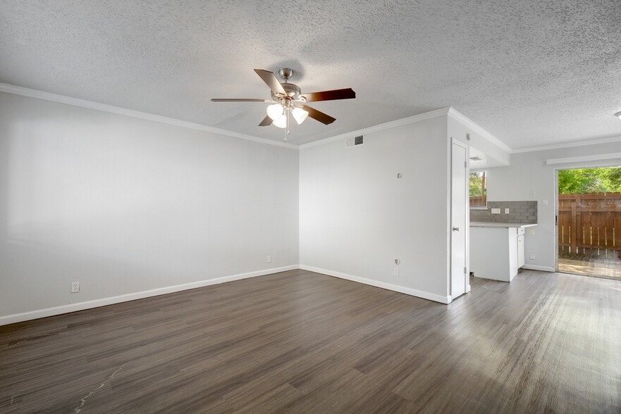 Building Photo - 5905 Hidden Valley Trail