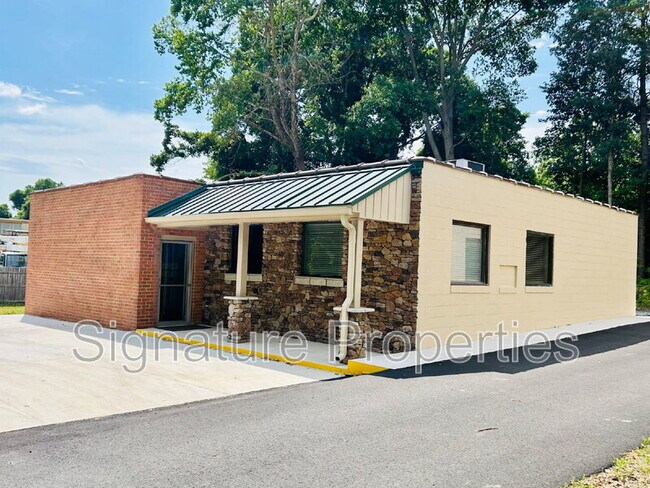 Building Photo - 1821 Seymour Dr