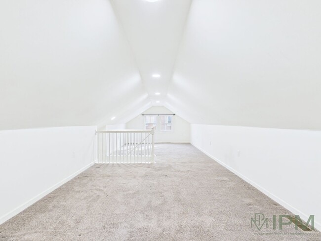 Building Photo - Charming 2 Bedroom Located in Central School District Available Now