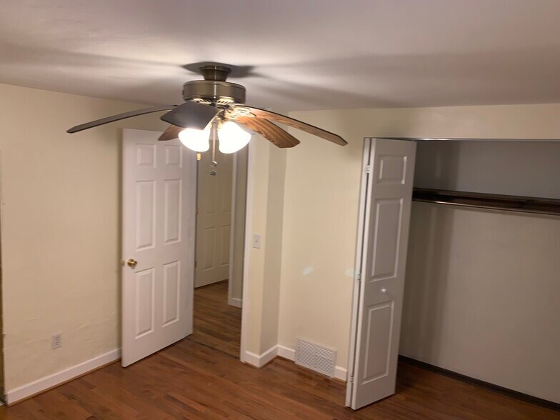 Building Photo - 4268 Sample Ct