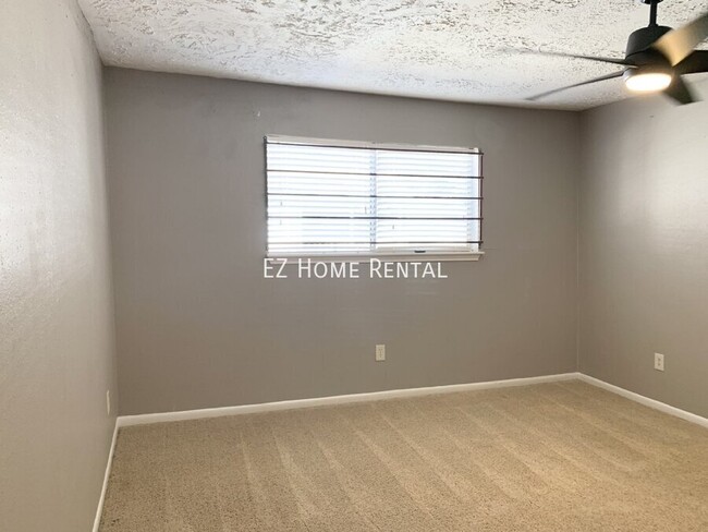 Building Photo - Welcome To Your Well-Maintained 1 Bedroom,...