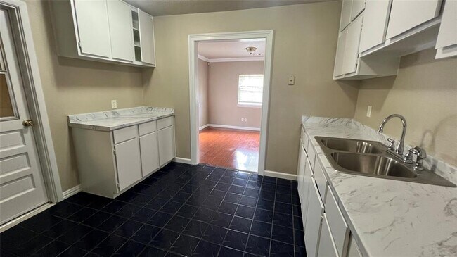 Building Photo - 8727 Othello St