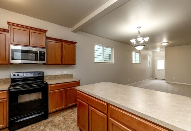 Building Photo - Beautiful Lacey Home with new paint and carpet in Popular Edgewater Community