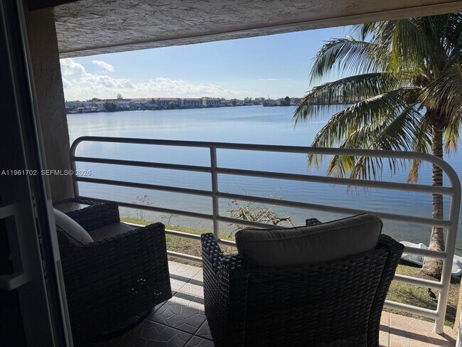 Building Photo - 2758 W 60th St