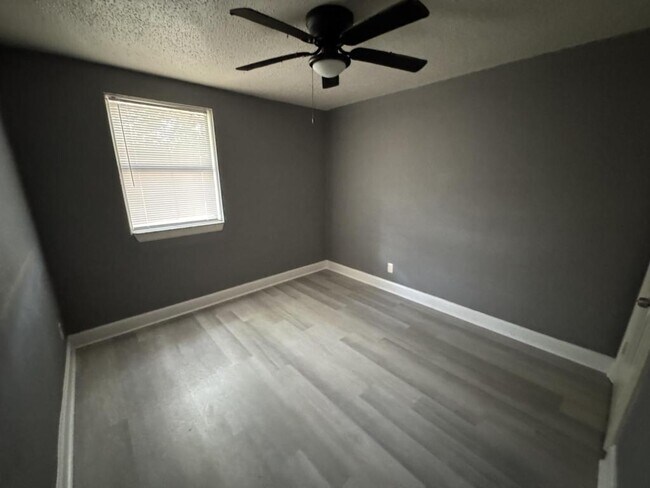 Building Photo - 4114 Moncrief Rd