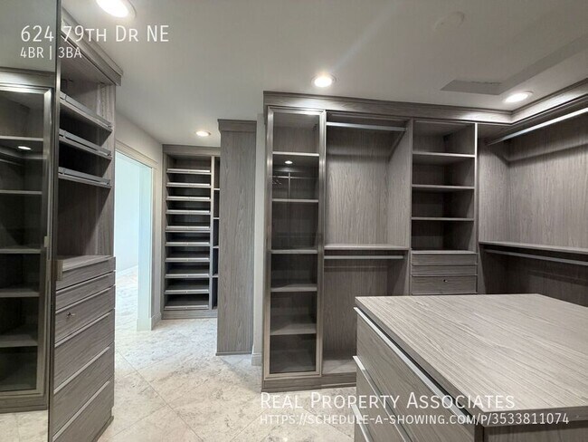 Building Photo - 624 79th Dr NE