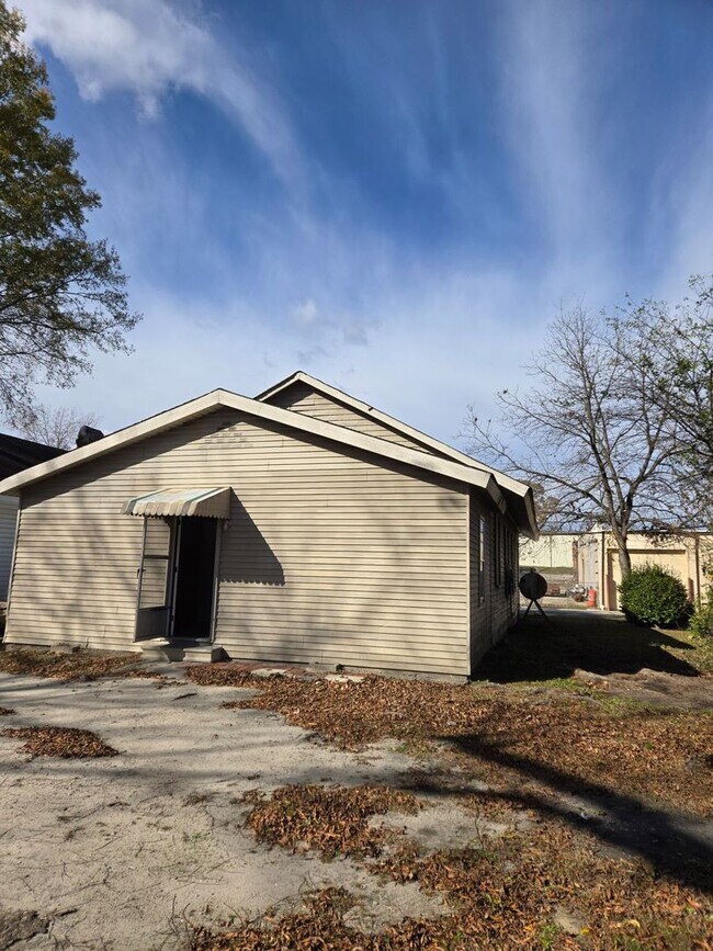 Building Photo - 1401 Old Norlina Rd