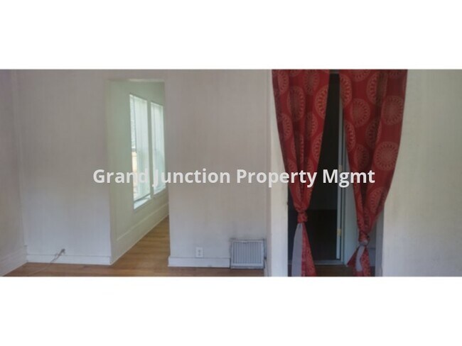 Building Photo - Walk To Your Favorite Main Street Spot Fro...