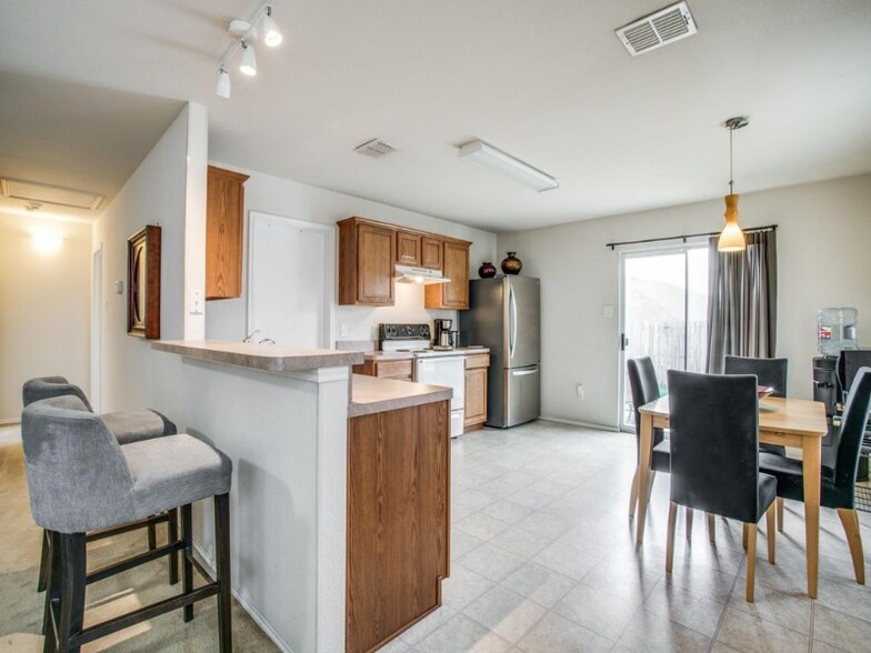 Building Photo - 1618 Duet Dr