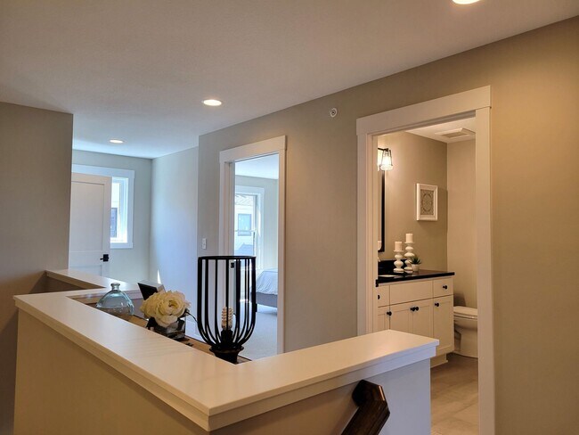 Building Photo - Executive Luxury Rentals