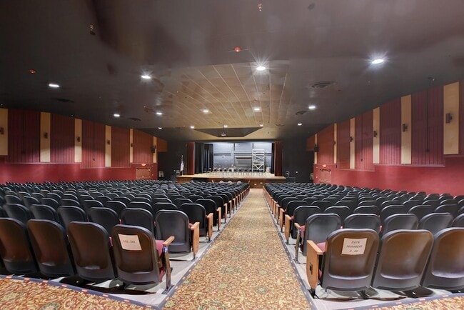 Building Photo - 7076 Huntington Ln