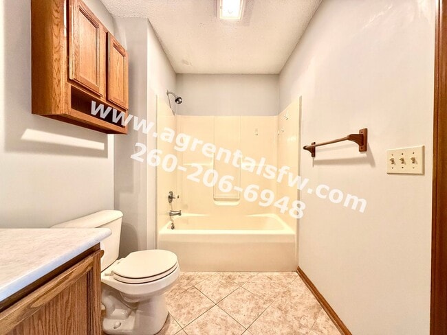 Building Photo - 3 Bedroom House