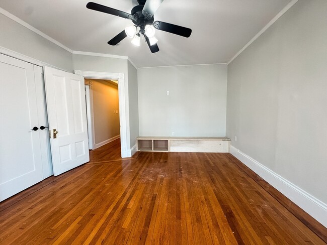 Building Photo - 40 Howland St