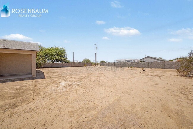 Building Photo - 3520 N La Paz Dr