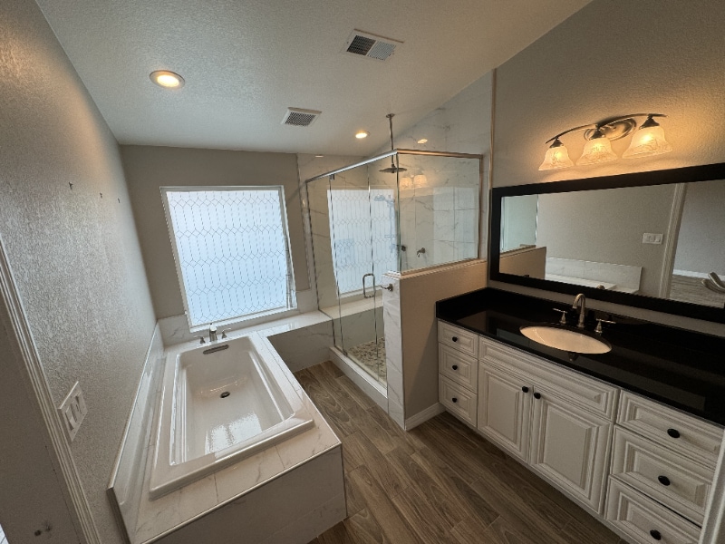 Building Photo - 1558 W 5th St