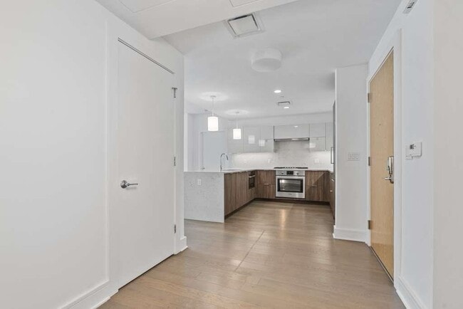 Building Photo - 9 Ave at Port Imperial