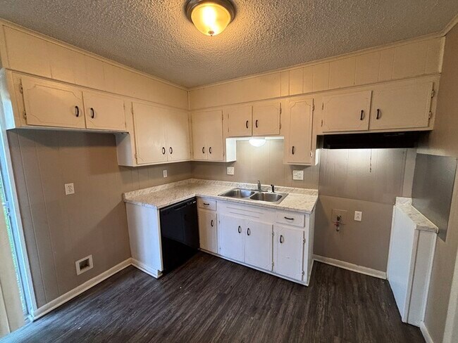 Building Photo - 103 Overland Trail