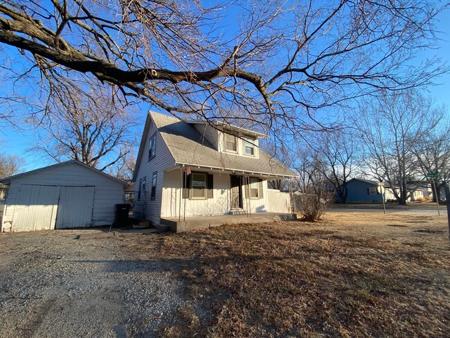 Primary Photo - 3 bedroom/ 1 Bath home in Newton