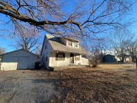 Building Photo - 3 bedroom/ 1 Bath home in Newton