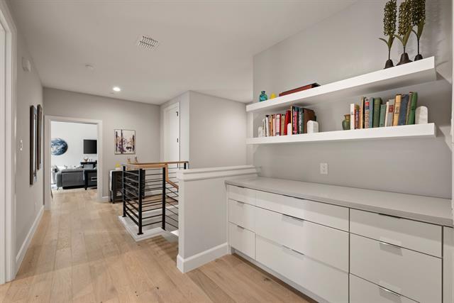 Building Photo - 2850 Lakeside Pkwy