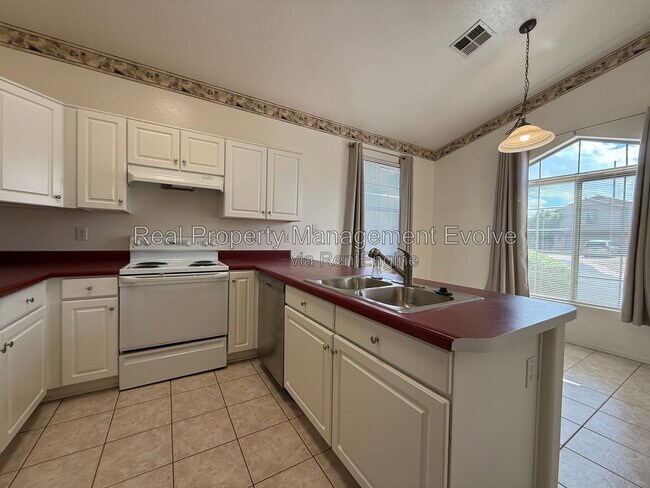 Building Photo - 8802 E University Dr