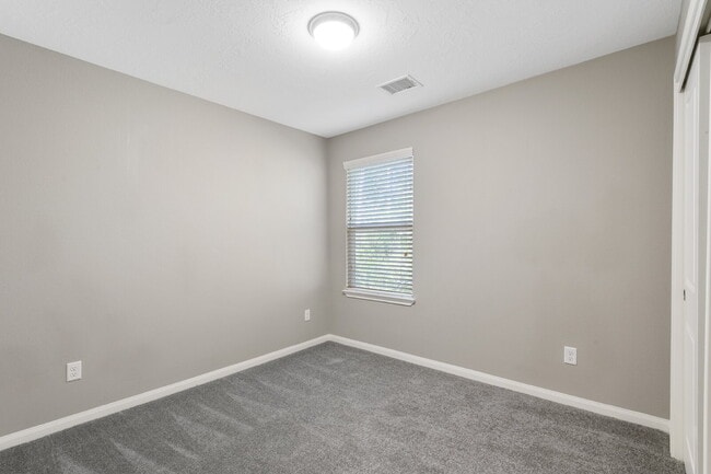 Building Photo - 124 Artesian Way