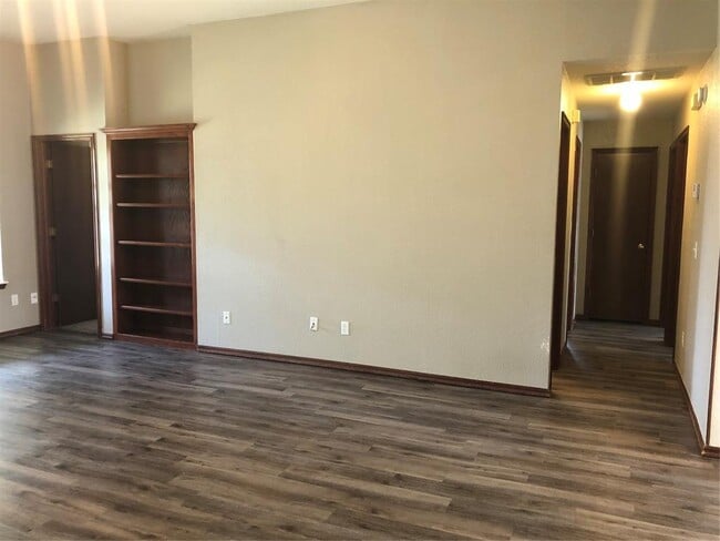 Building Photo - 2909 Sandstone Dr