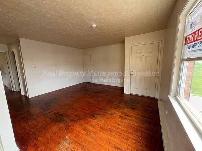 Building Photo - 1114 Allen Dr