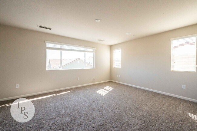 Building Photo - Brand New Clovis Home, 4BR/3BA, With Solar...
