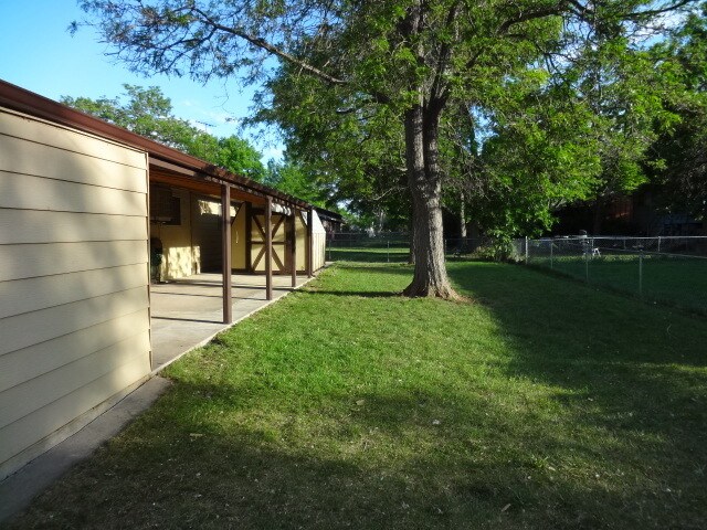 Building Photo - 1117 Ponderosa Dr