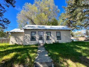 Building Photo - Cottage Style 1 Bed Home with a Large Yard & Storage Shed for Rent