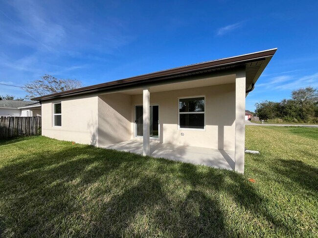 Building Photo - Annual Rental in Port St Lucie
