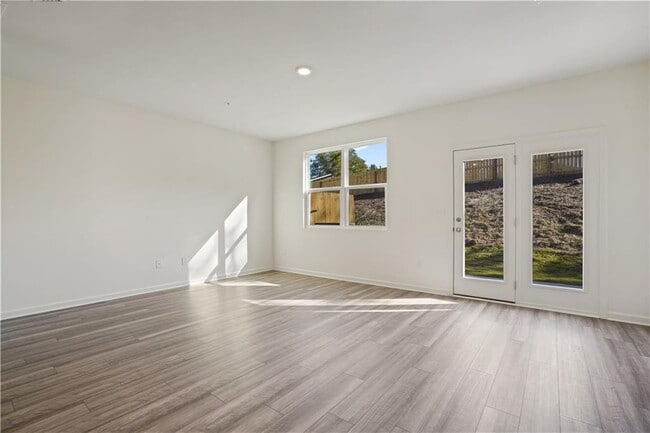 Building Photo - 541 Magnolia Cir