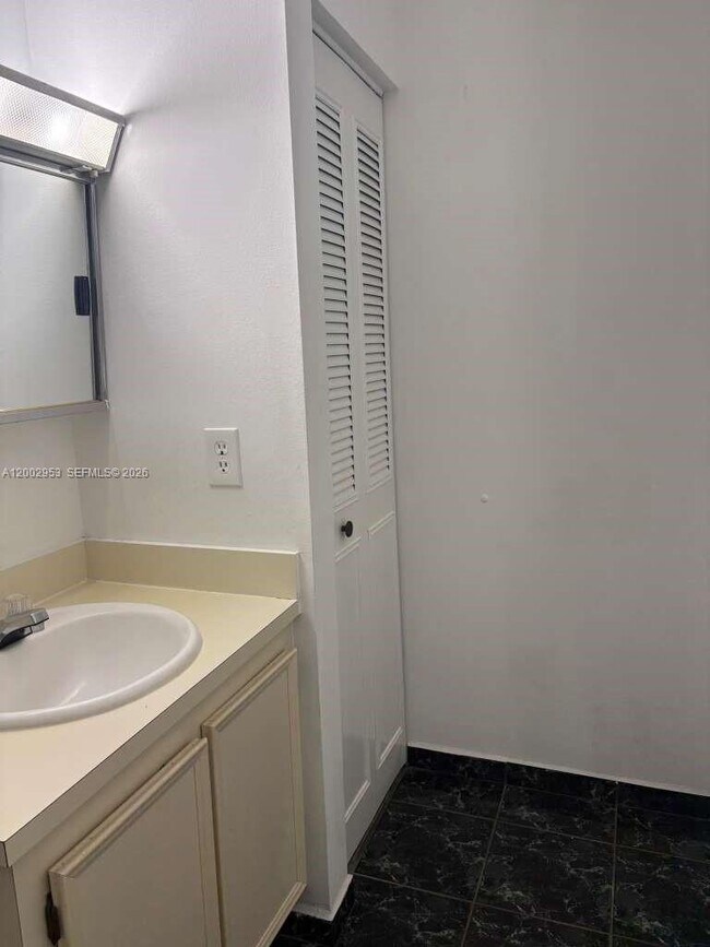 Building Photo - 5937 Forest Hill Blvd