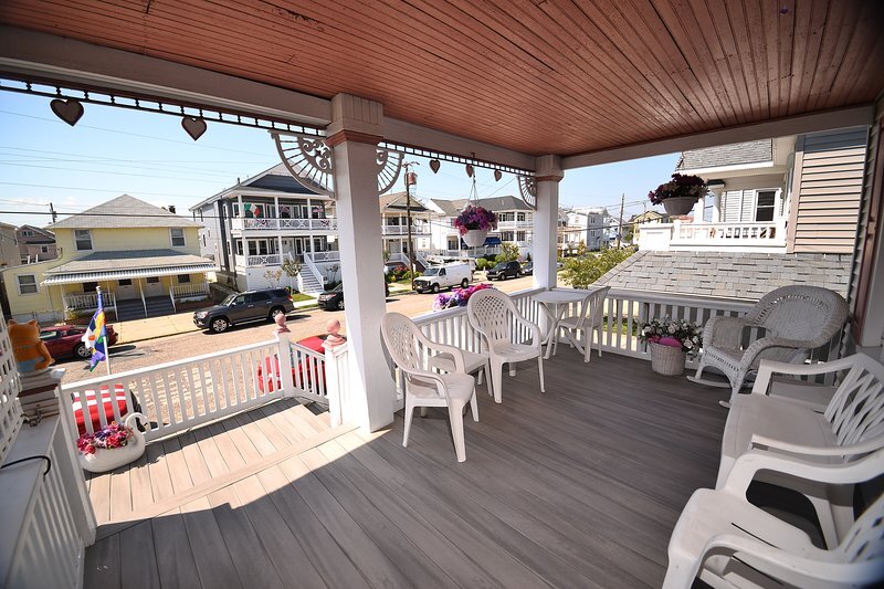 Building Photo - 1025 Simpson Ave