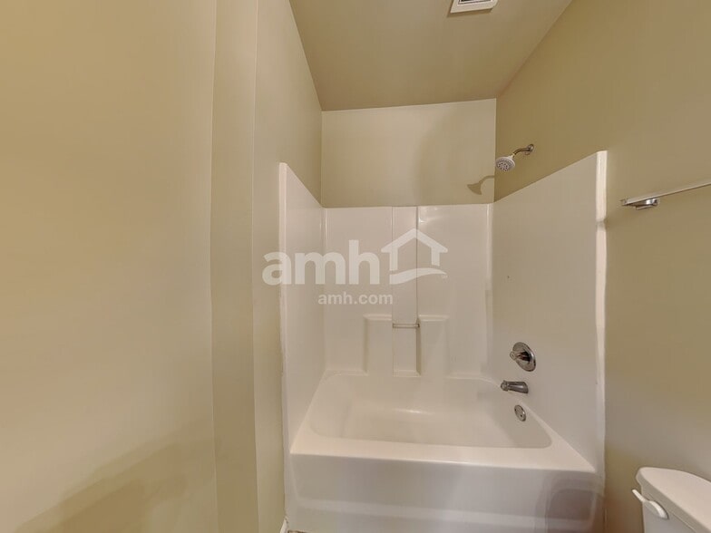 Building Photo - 148 Crescent Woode Dr