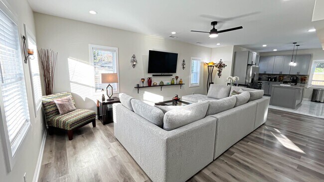 Building Photo - 2813 Mead Rd