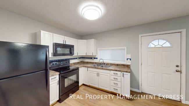 Building Photo - 607 N Franklin Ave