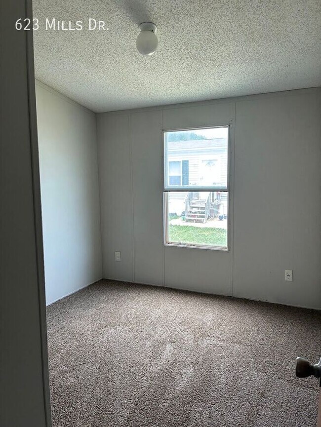 Building Photo - 623 N Mills Dr