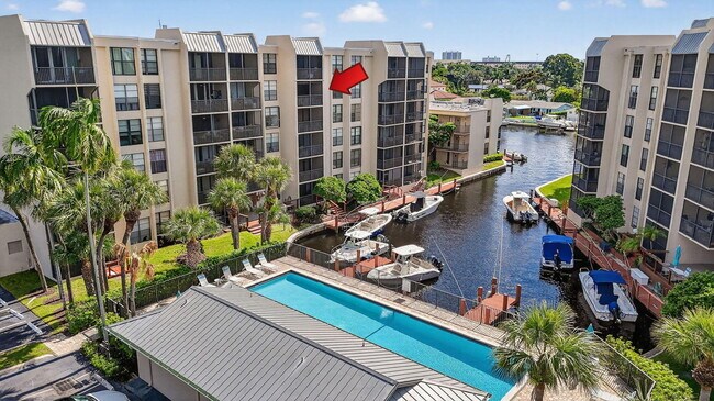 Building Photo - 20 Royal Palm Way