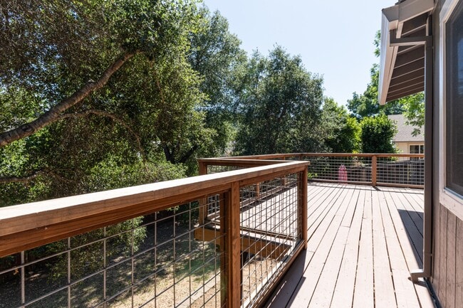 Building Photo - 300 IOLI Ranch Cir